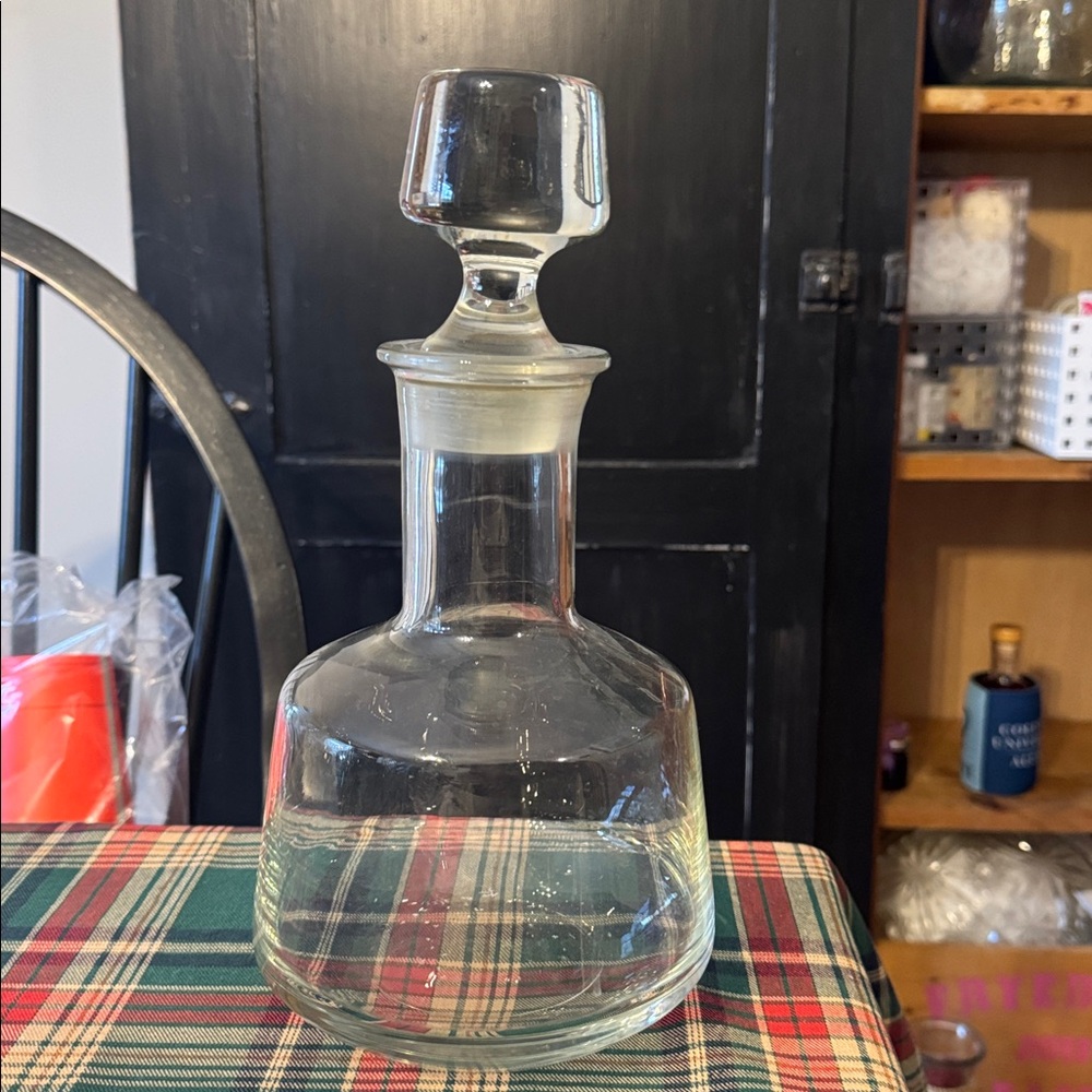 🥃Heavy Elegant Clear Glass Decanter Set (Crystal?)